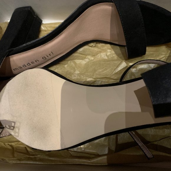 Brand new black heels - Picture 3 of 3